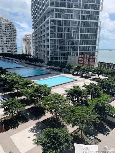 1 bedroom 1 bath for sale at 485 Brickell Ave # 1711, Miami FL 33131