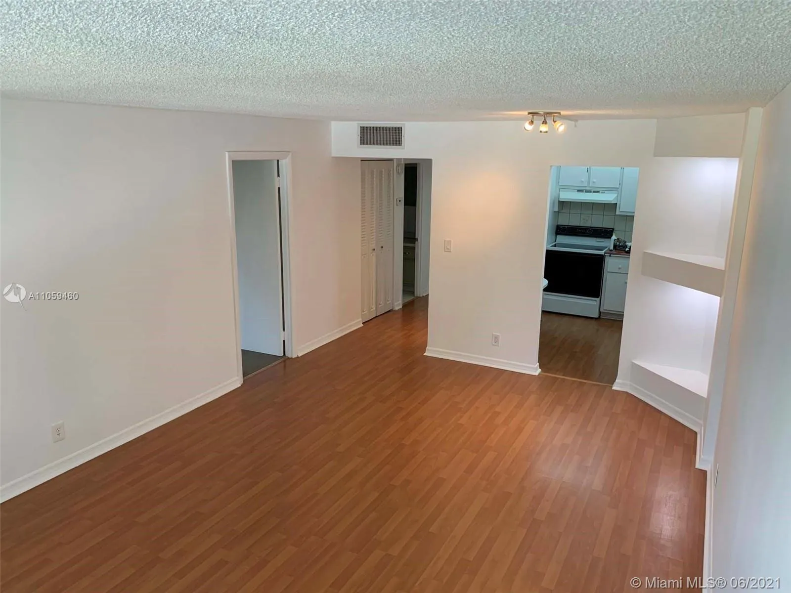1 bedroom 1 bath for sale at 2771 Taft St # 207, Hollywood FL 33020