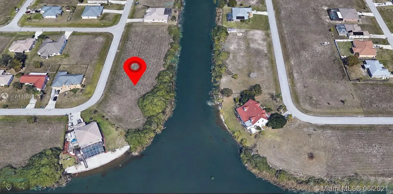 for sale at 905 NW 9TH PL, Cape Coral FL 33993