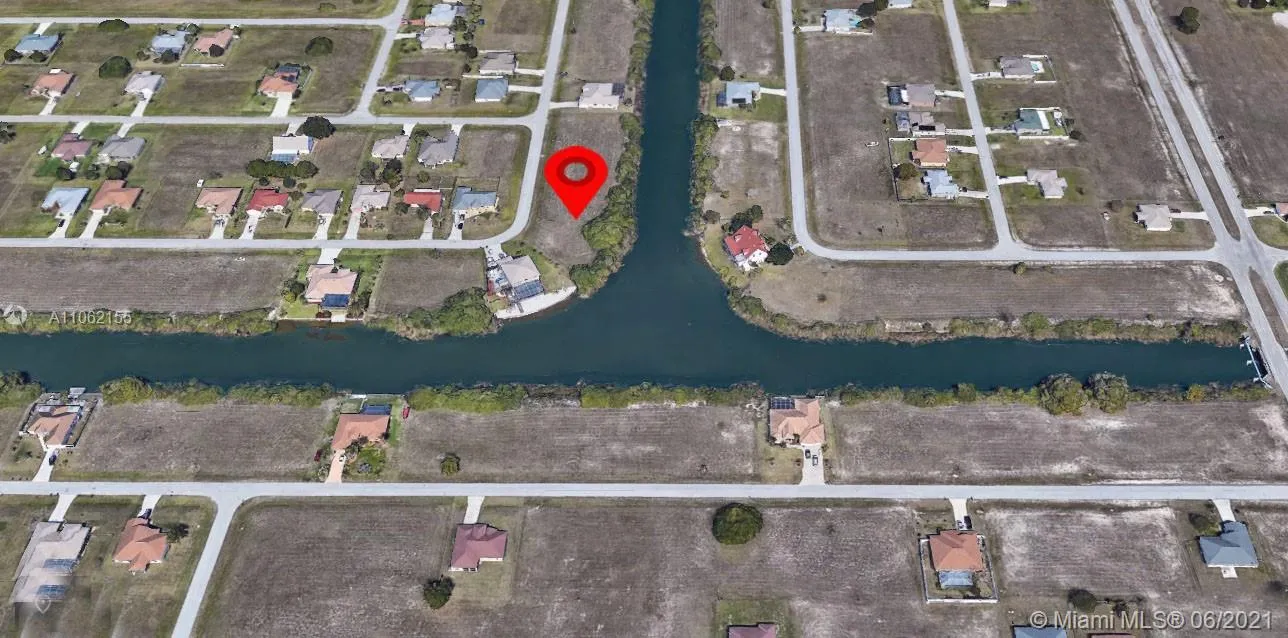905 NW 9TH PL, Cape Coral FL 33993