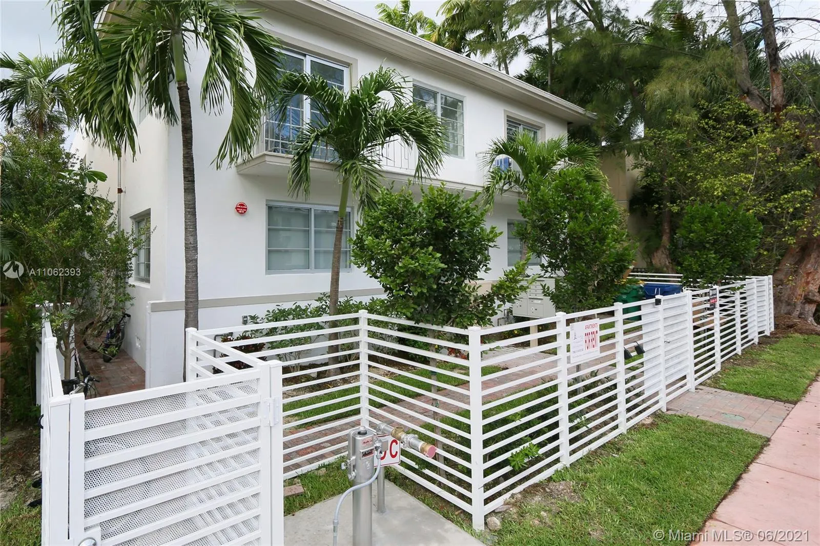 1 bedroom 1 bath for sale at 1560 Meridian Ave # 108, Miami Beach FL 33139