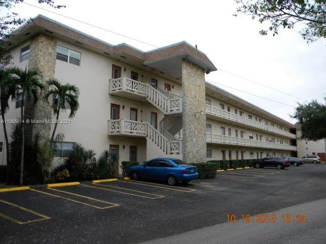 2 bedroom 2 bath for sale at 4700 NW 35th St # 602, Lauderdale Lakes FL 33319