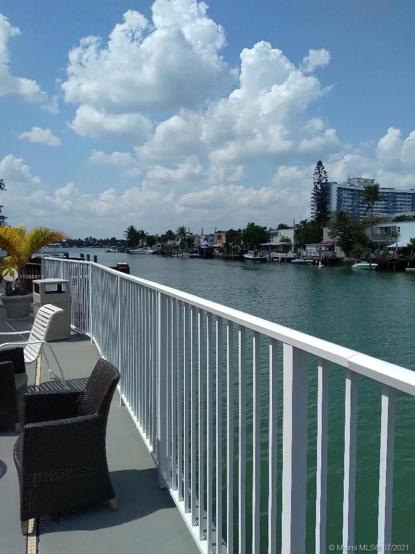 7133 Bay Dr # 305, Miami Beach FL 33141