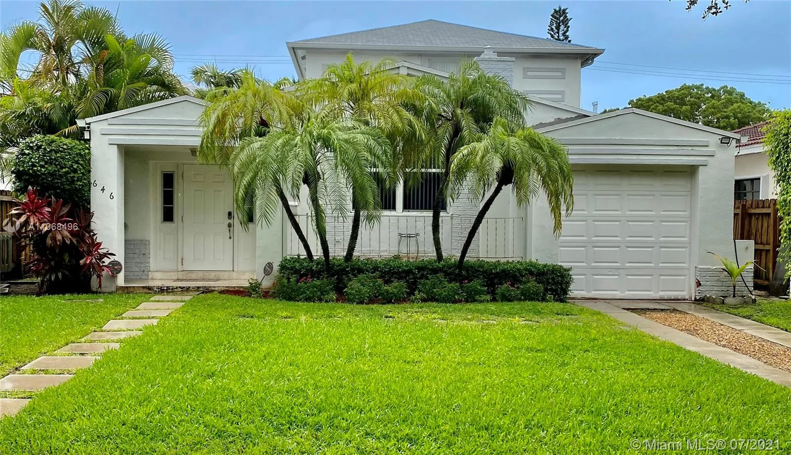 3 bedroom 3 bath for sale at 646 W 51st St, Miami Beach FL 33140