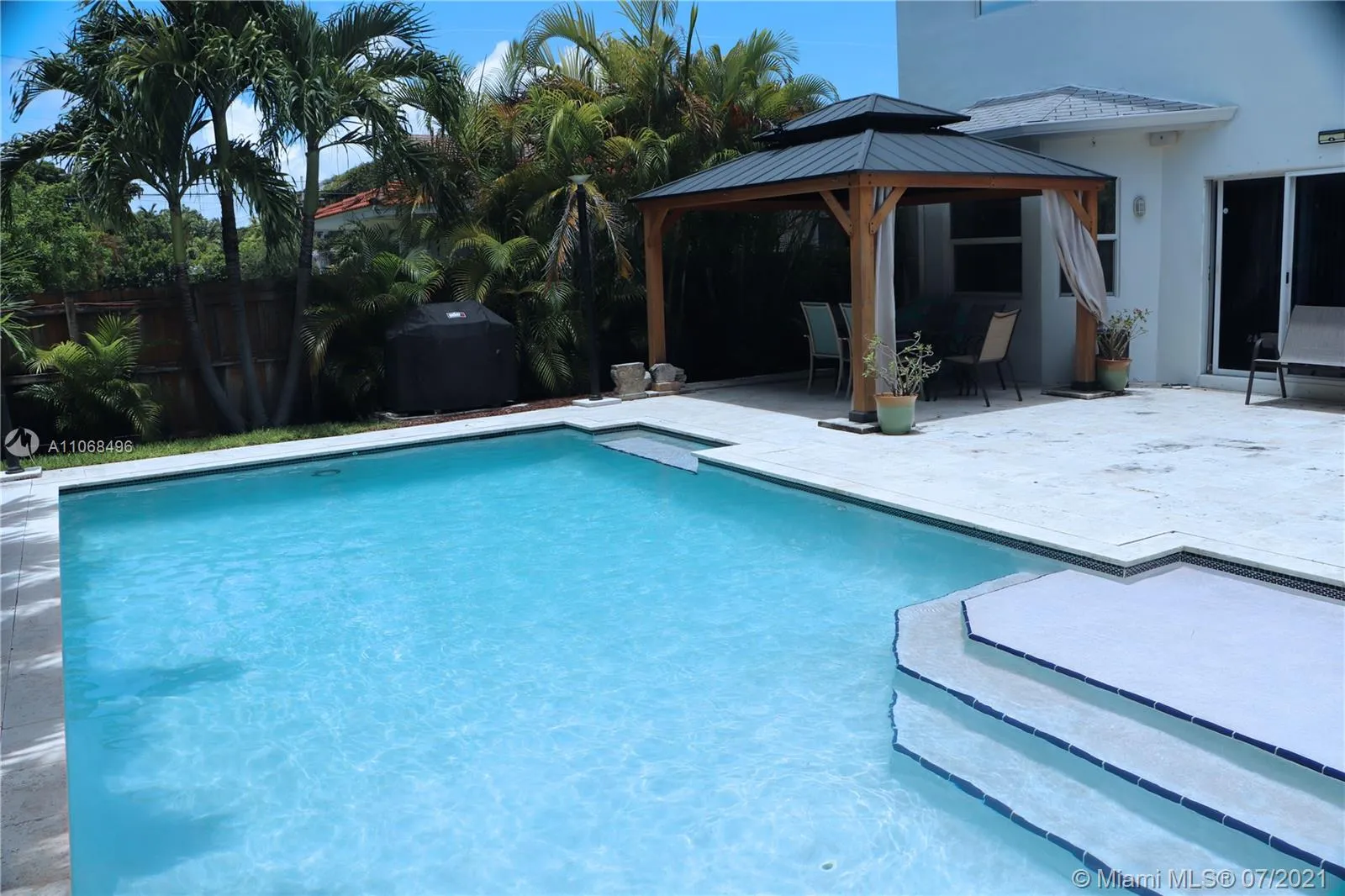 646 W 51st St, Miami Beach FL 33140