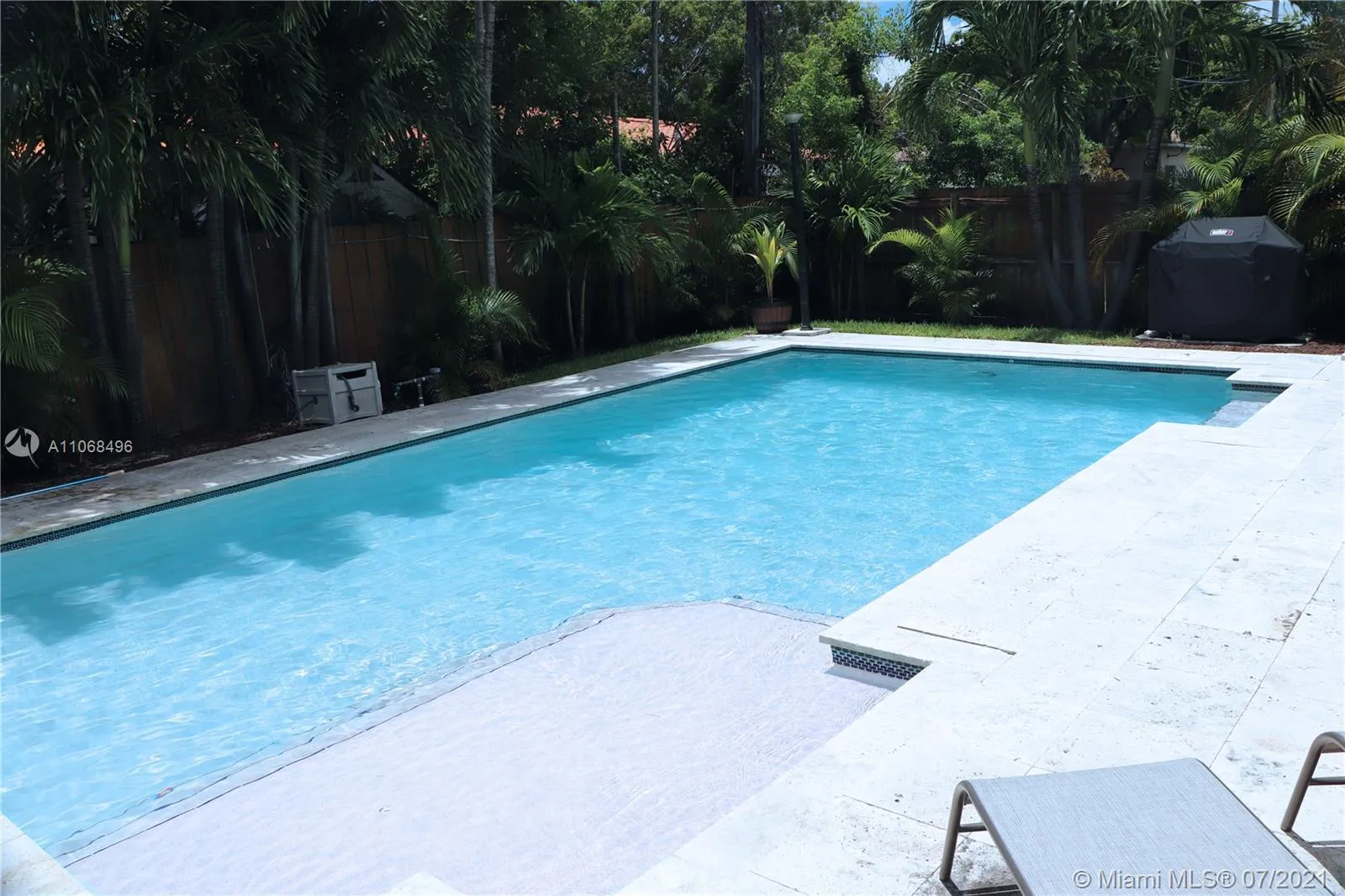 646 W 51st St, Miami Beach FL 33140