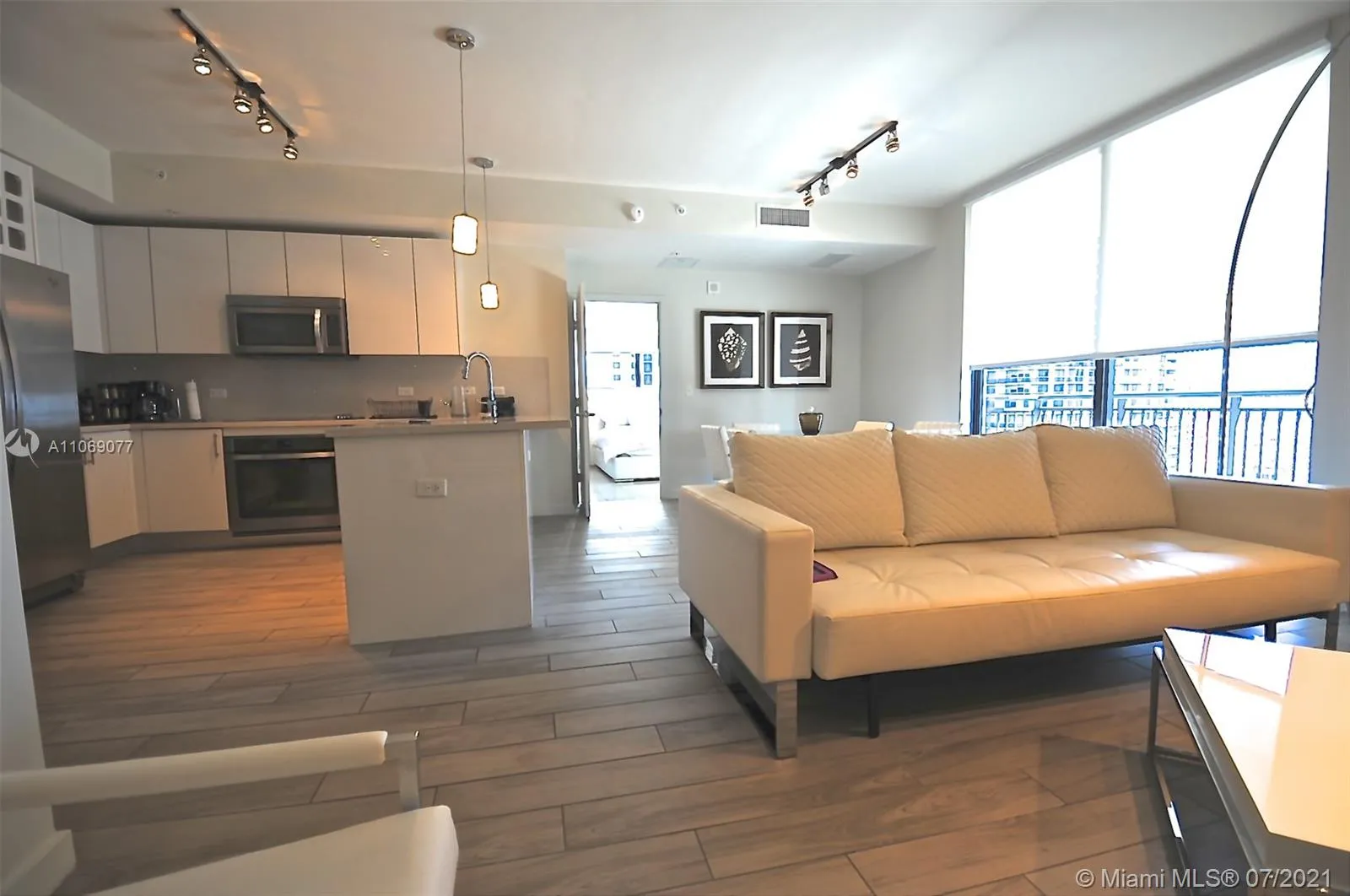 2 bedroom 2 bath for sale at 999 SW 1st Ave # 2802, Miami FL 33130