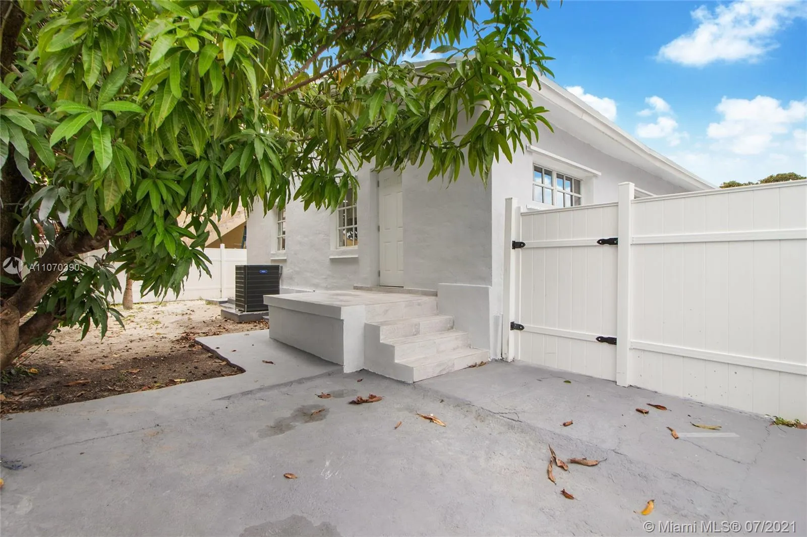 753 NW 22nd Ct, Miami FL 33125