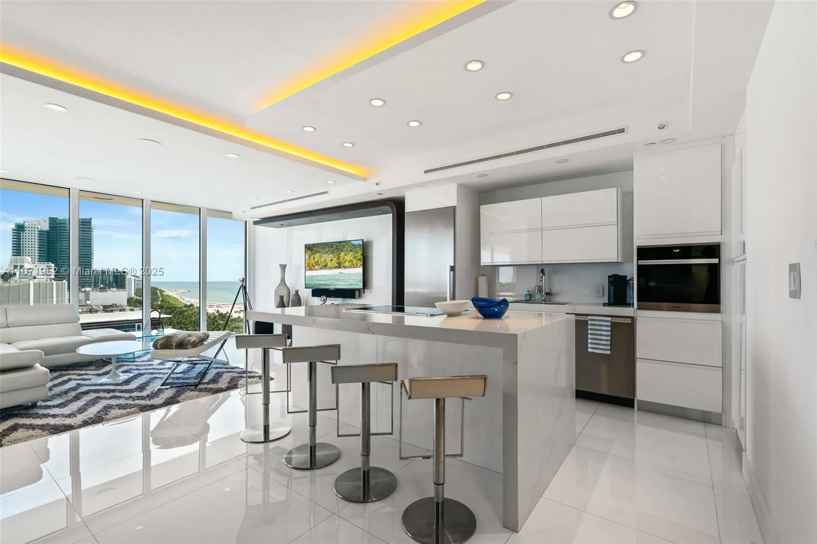 100 Lincoln Rd, Miami Beach FL 33139