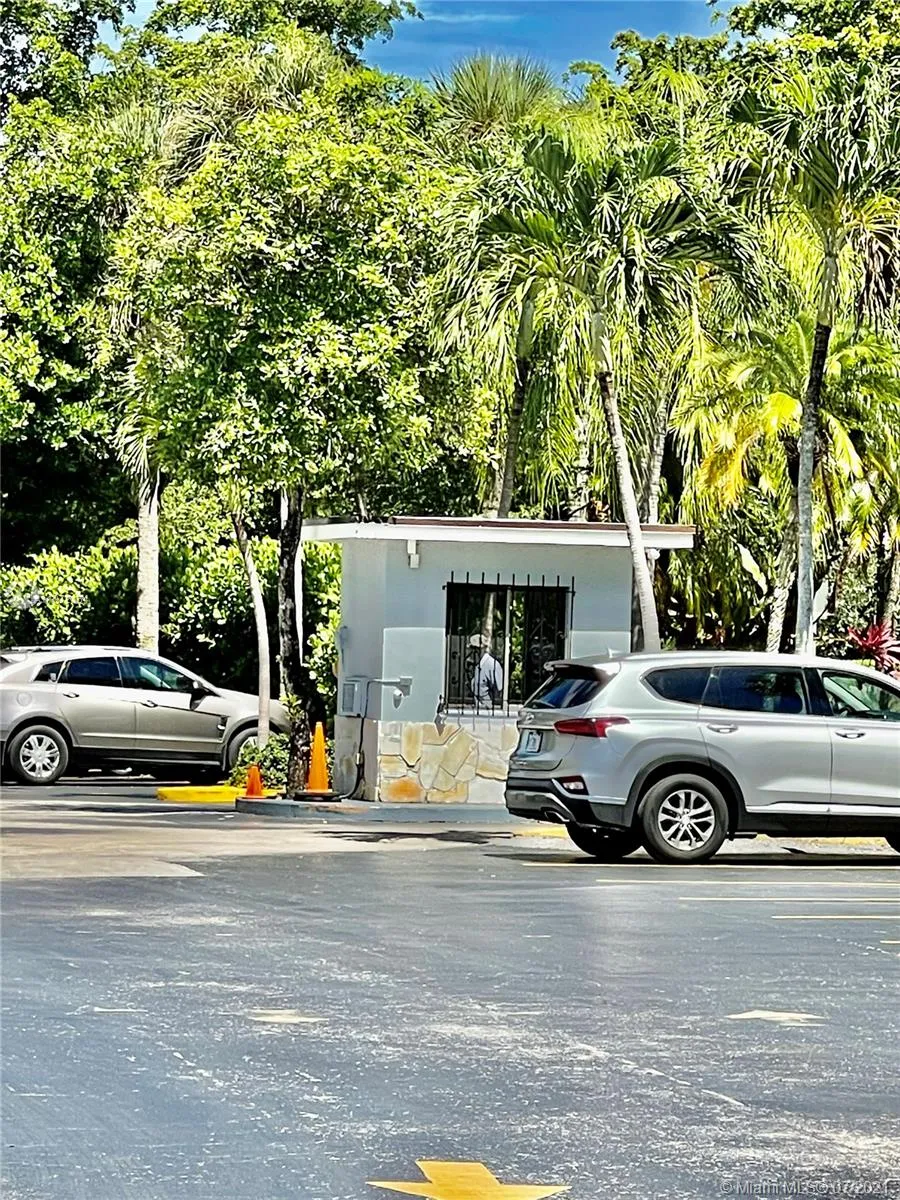873 NE 195th St # 309, Miami FL 33179