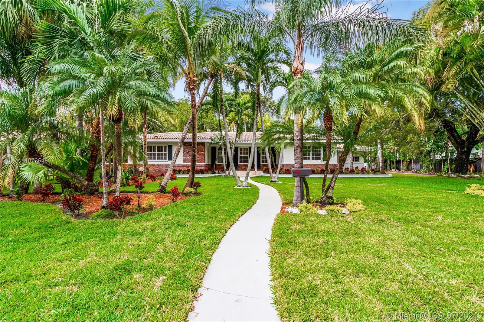 4756 Bay Point Rd, Miami FL 33137