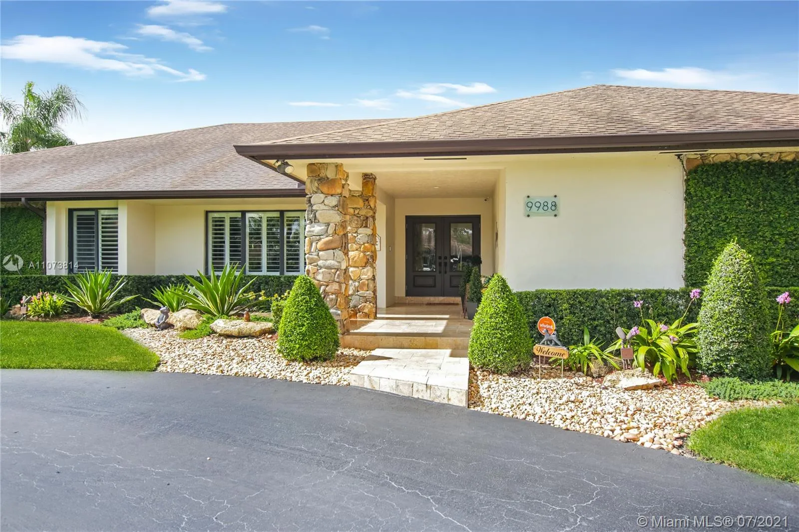 5 bedroom 3 bath for sale at 9988 SW 126th Ter, Miami FL 33176