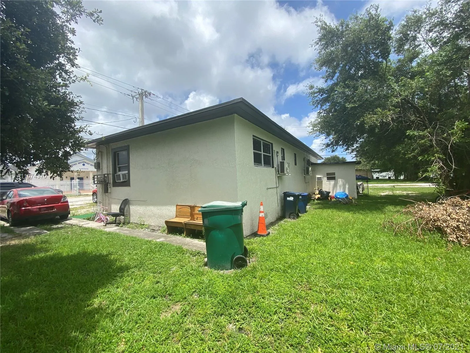 2400 NW 61st St, Miami FL 33142
