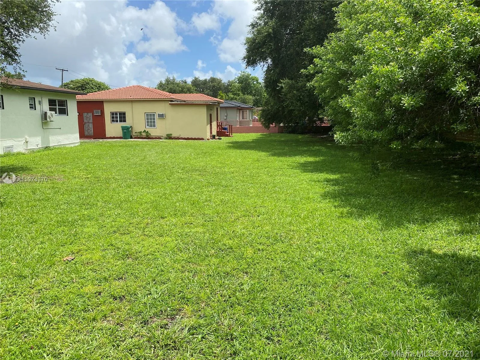 2400 NW 61st St, Miami FL 33142