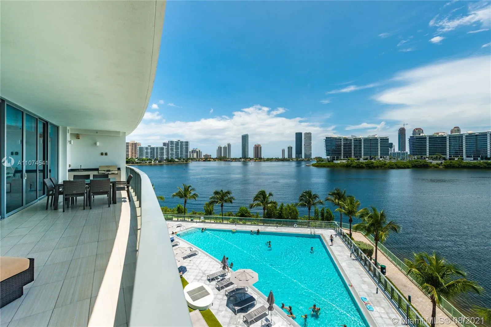 4 bedroom 5 bath for sale at 3300 NE 188th St # 415, Aventura FL 33180