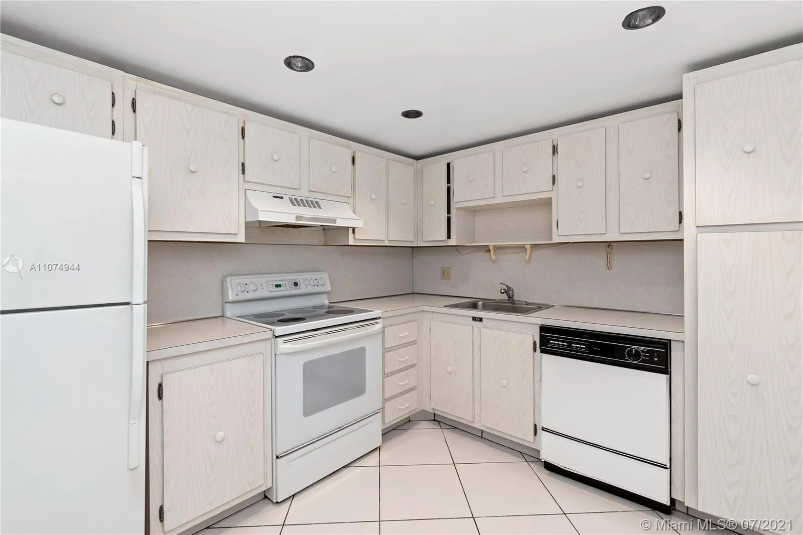 3800 S Ocean Dr # 419, Hollywood FL 33019