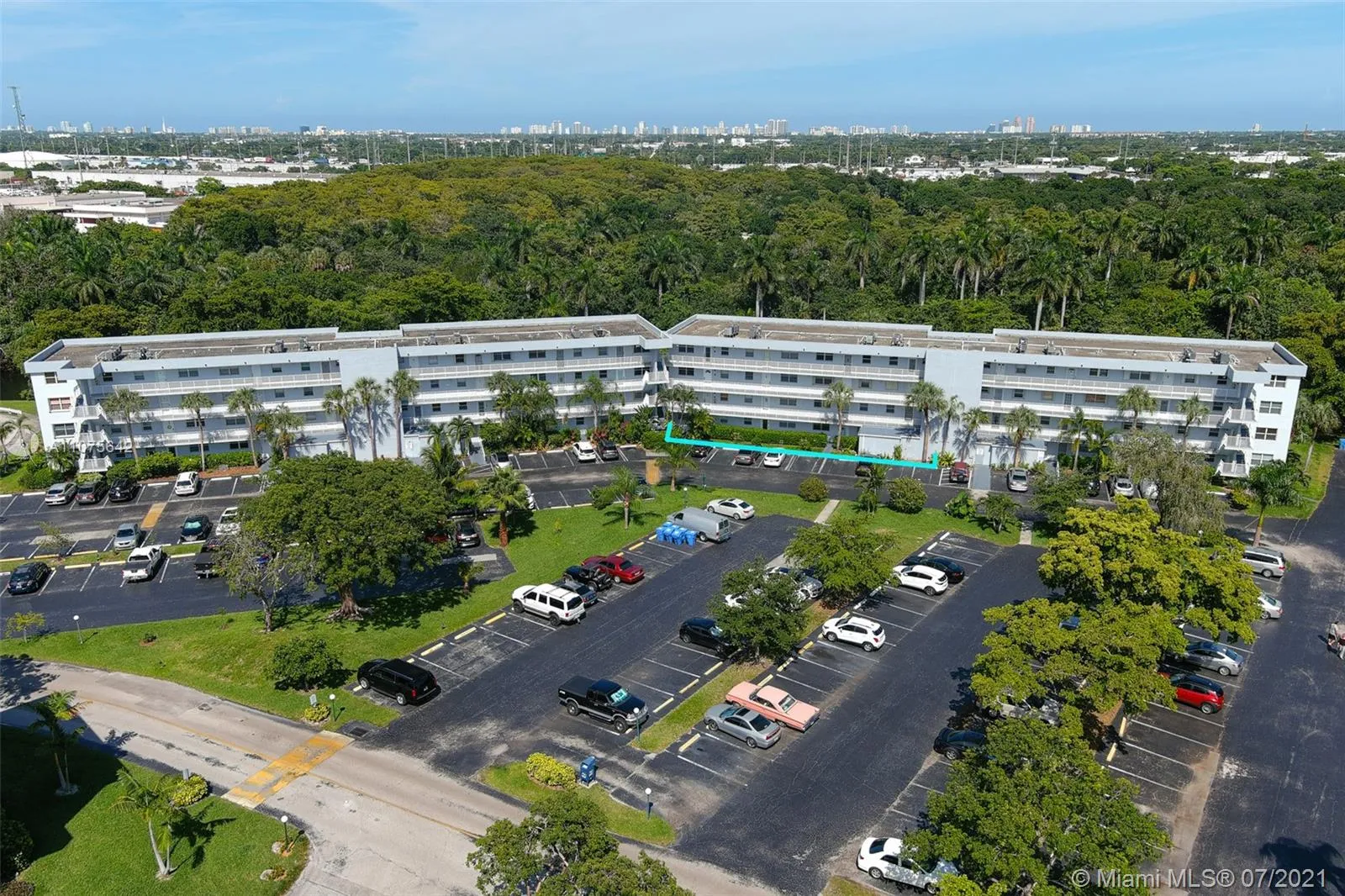 2 bedroom 2 bath for sale at 102 Royal Park Dr # 1C, Oakland Park FL 33309