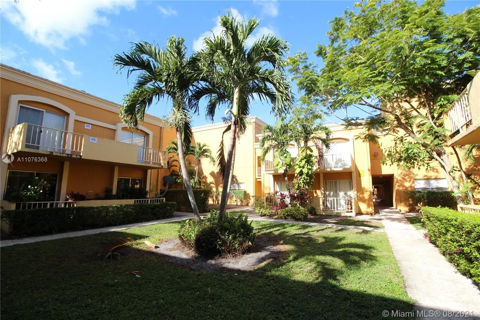 2 bedroom 2 bath for sale at 18111 NW 68th Ave # G102, Hialeah FL 33015