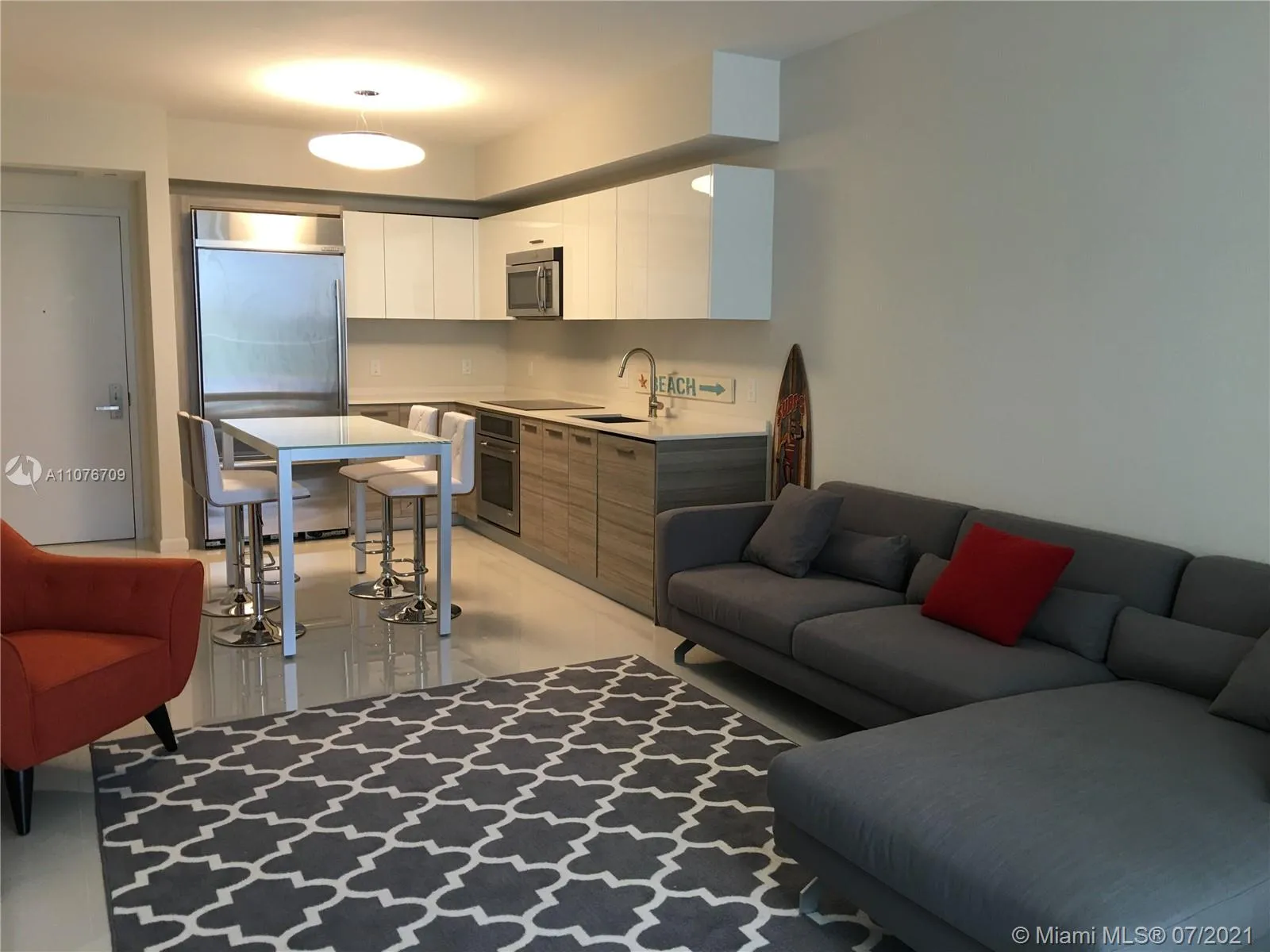 1 bedroom 1 bath for rent at 1300 Brickell Bay Drive # 1607, Miami FL 33131