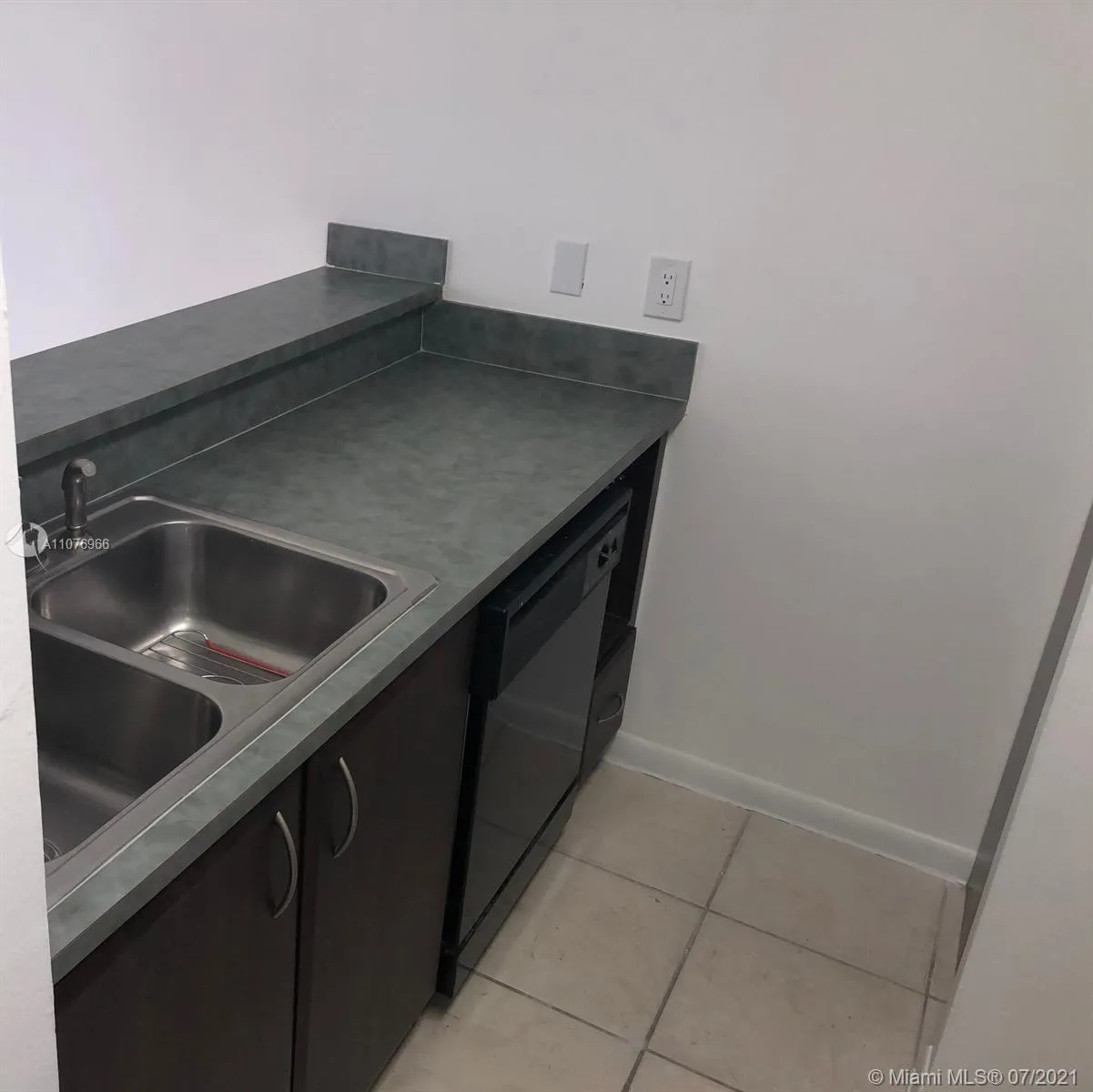 6995 NW 186th St # E101, Hialeah FL 33015