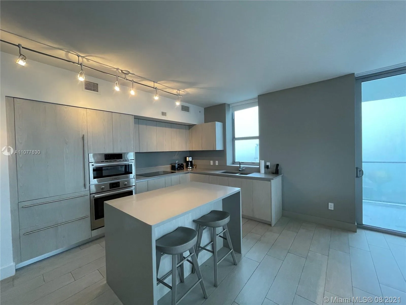 4010 S Ocean Dr # R2009, Hollywood FL 33019