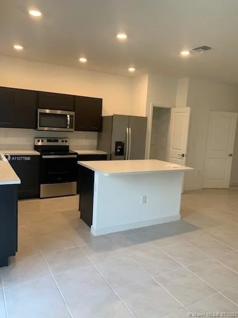 721 SW 11th St, Florida City FL 33034