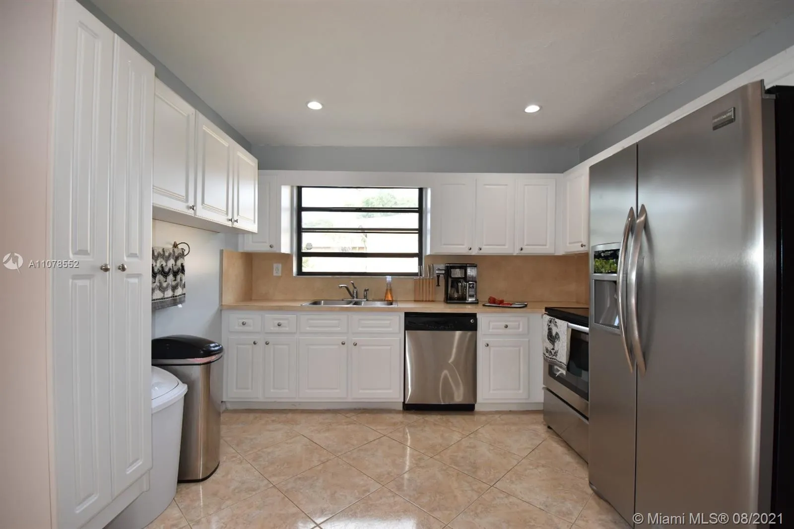 208 SW 2nd Ave, Hallandale Beach FL 33009