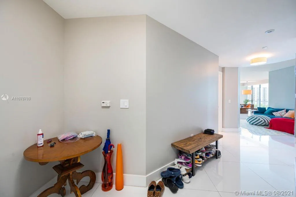 3131 NE 188th St # 902, Aventura FL 33180