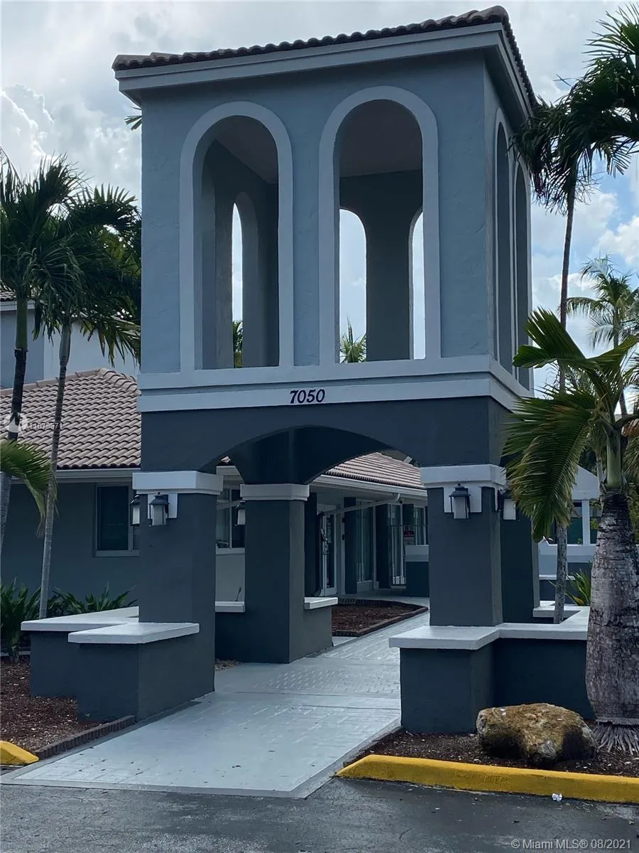 2 bedroom 1 bath for sale at 7210 NW 179th St # 202, Hialeah FL 33015