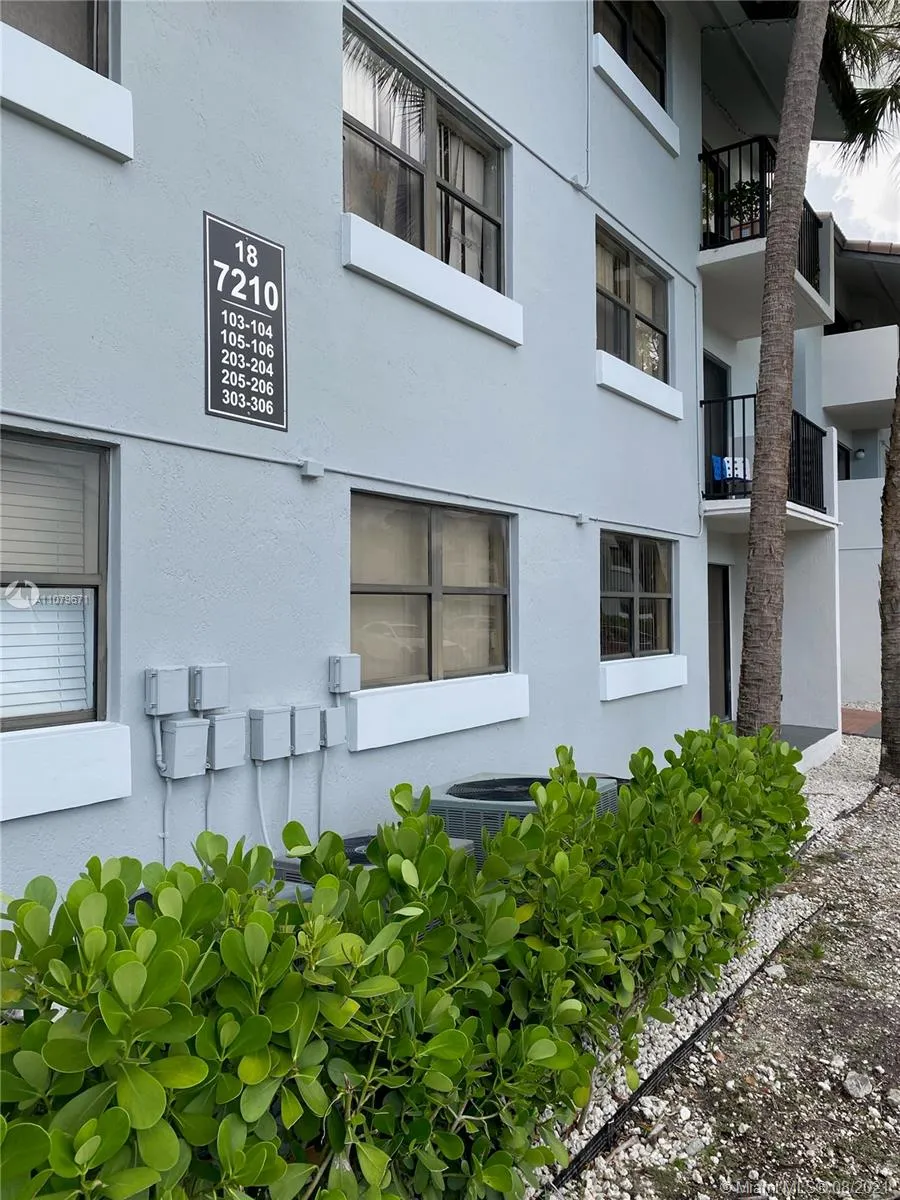 7210 NW 179th St # 202, Hialeah FL 33015