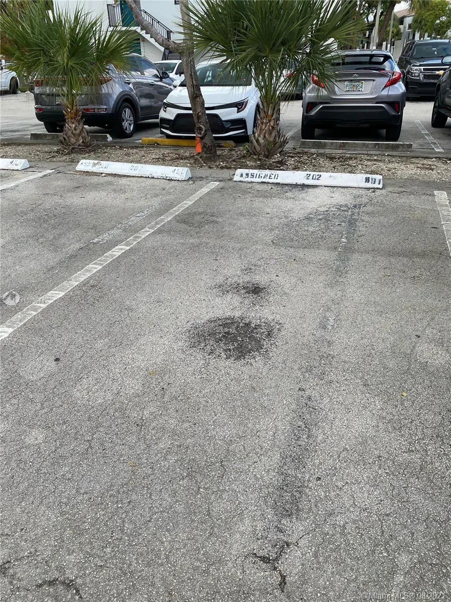 7210 NW 179th St # 202, Hialeah FL 33015
