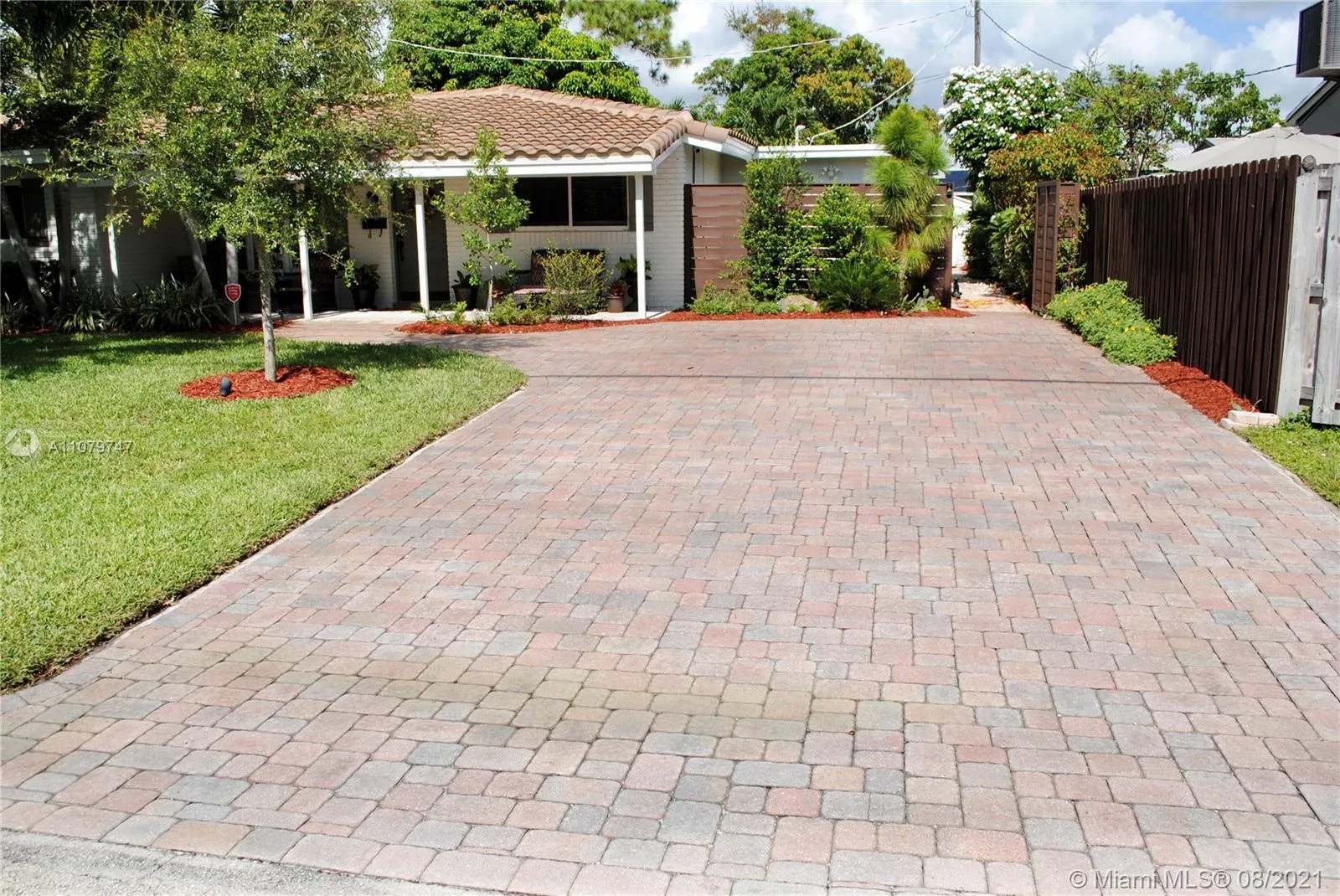 3561 NE 13th Ave, Oakland Park FL 33334