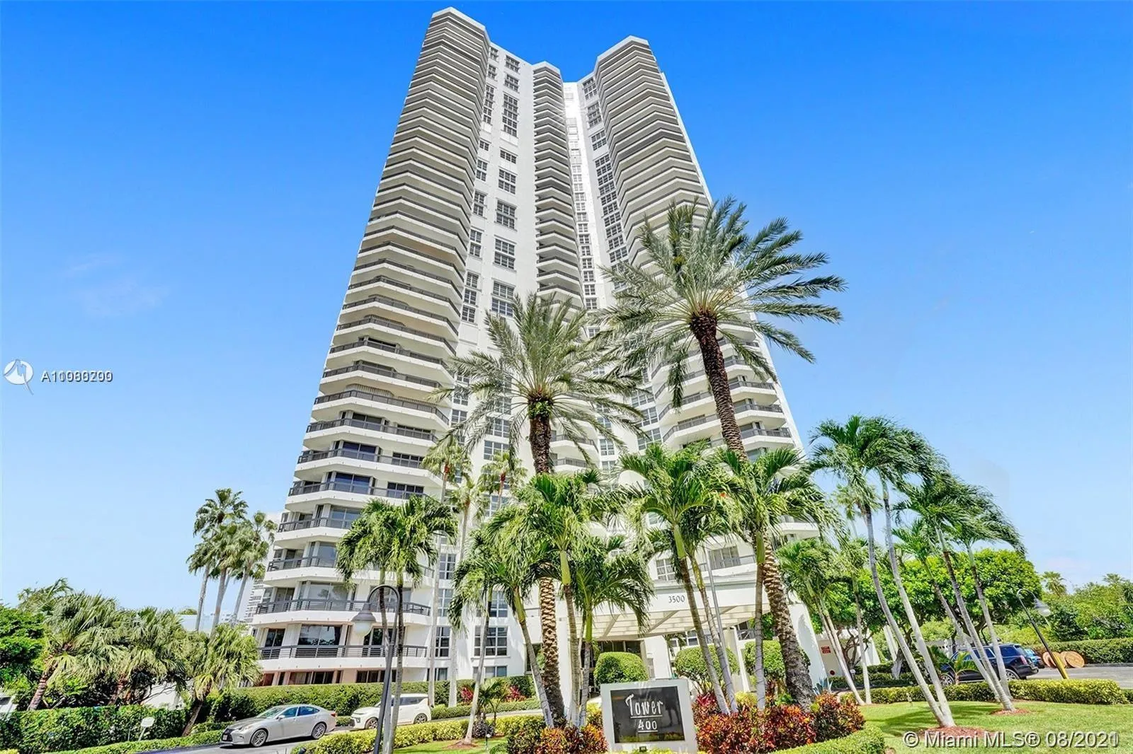 3 bedroom 3 bath for sale at 3500 Mystic Pointe Dr # 2908, Aventura FL 33180