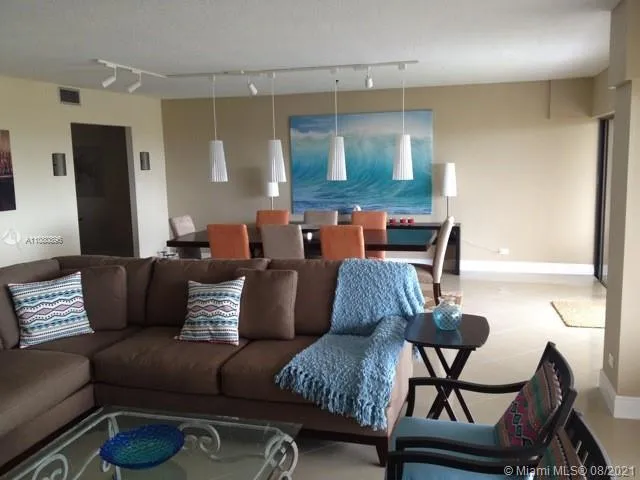 1800 NE 114th St # 1201, Miami FL 33181