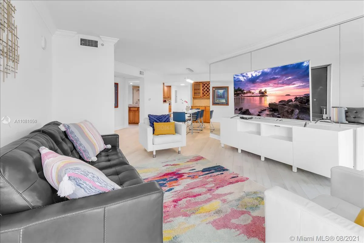 1 bedroom 1 bath for sale at 3000 N Ocean Dr # 3B, Singer Island FL 33404