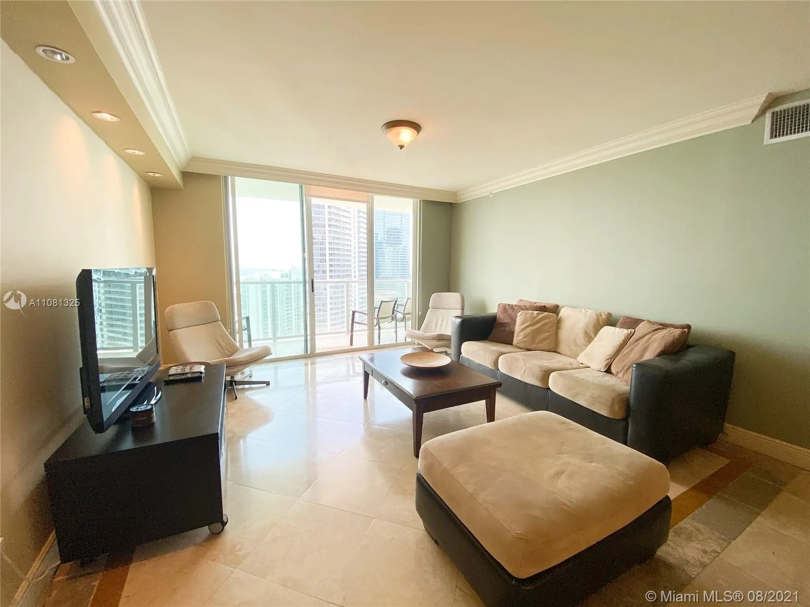 2 bedroom 2 bath for rent at 1155 Brickell Bay Dr # 3303, Miami FL 33131