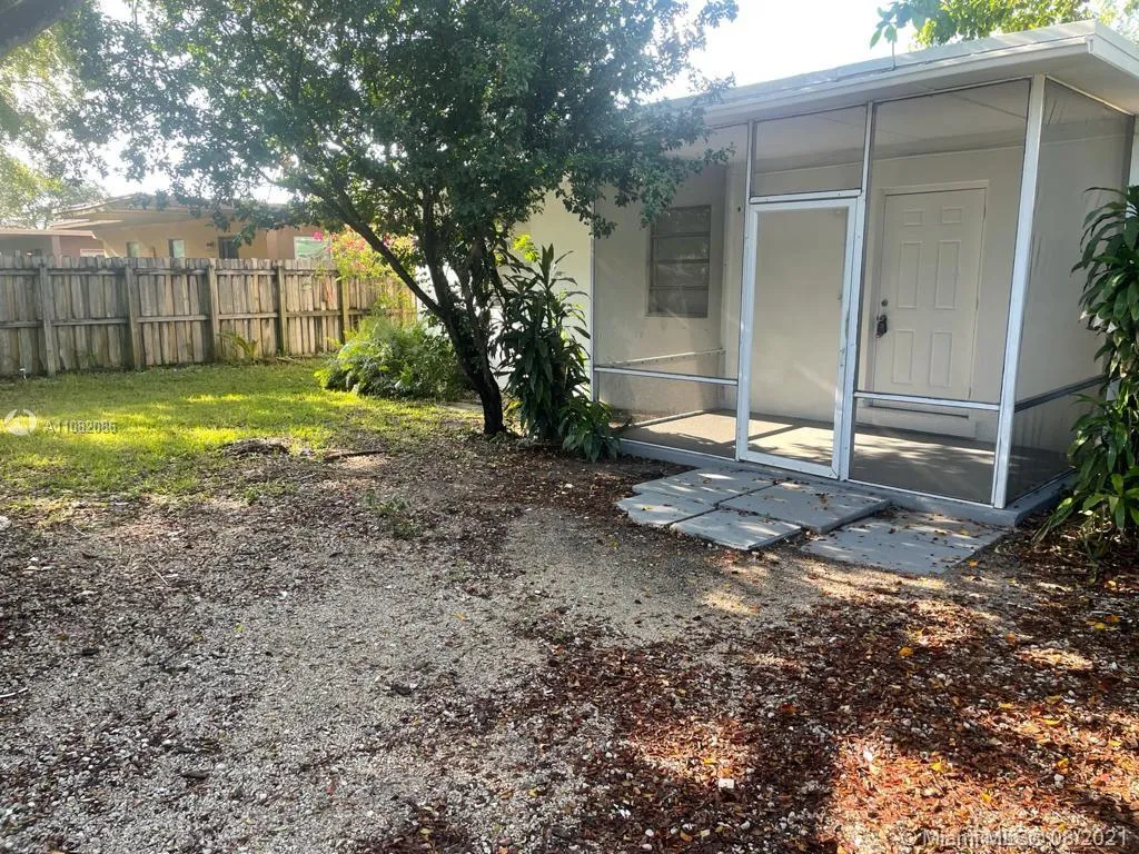 2 bedroom 1 bath for sale at 1220 NW 3rd Ct, Fort Lauderdale FL 33311