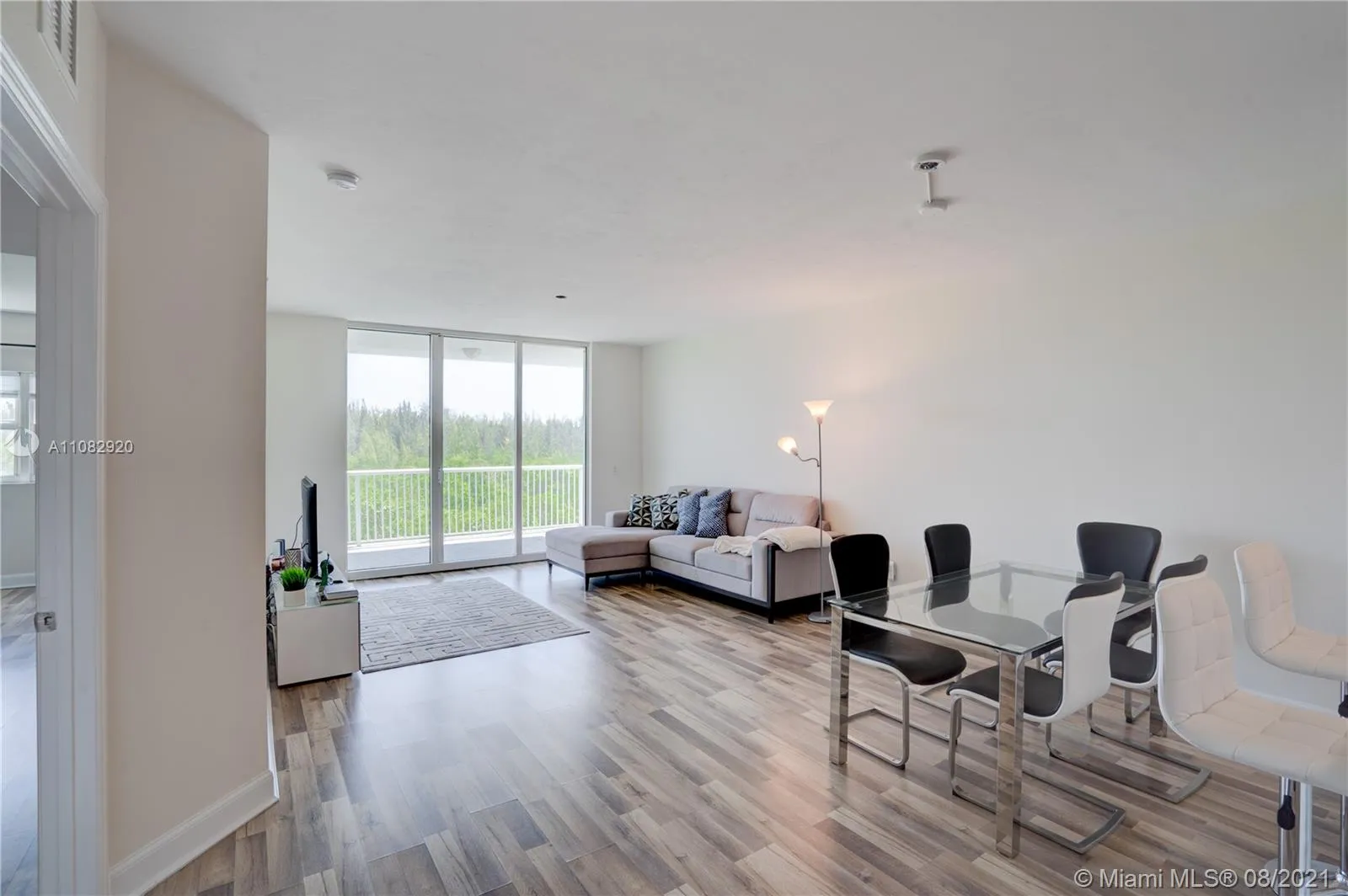 15051 Royal Oaks Ln # 503, North Miami FL 33181