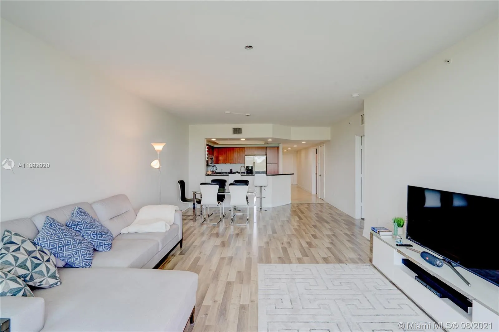 15051 Royal Oaks Ln # 503, North Miami FL 33181
