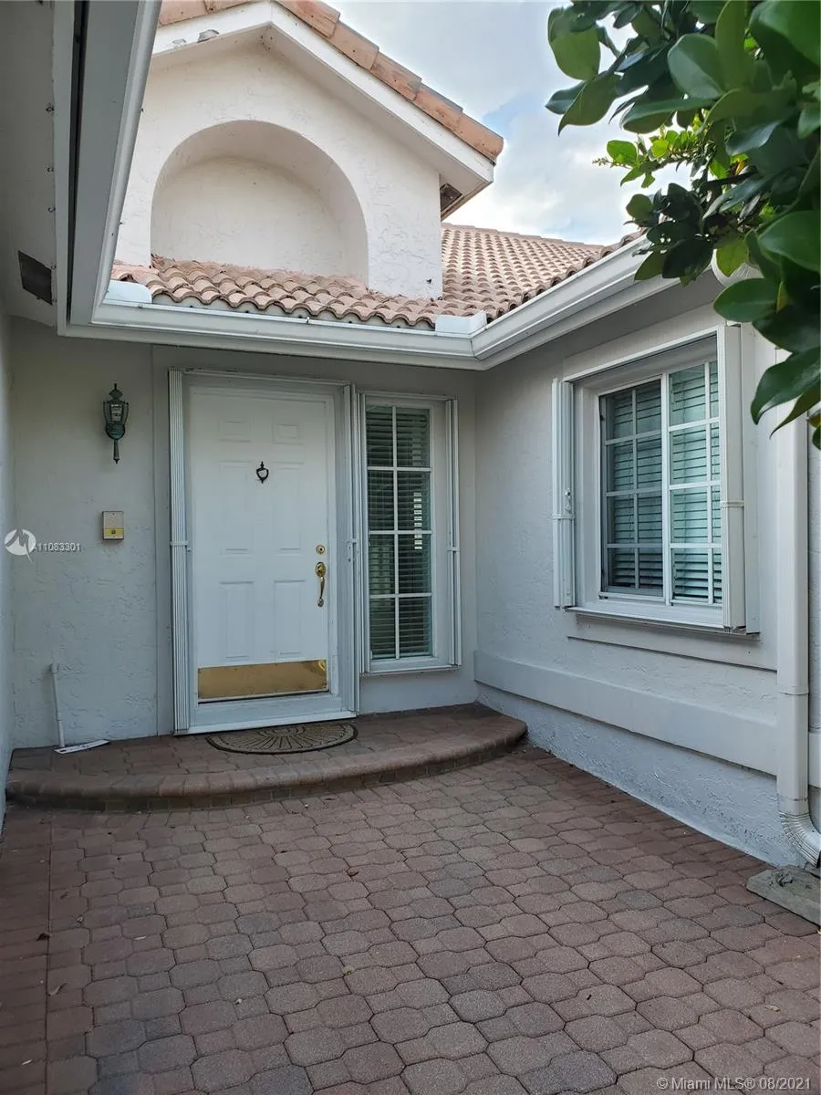 569 Spinnaker, Weston FL 33326