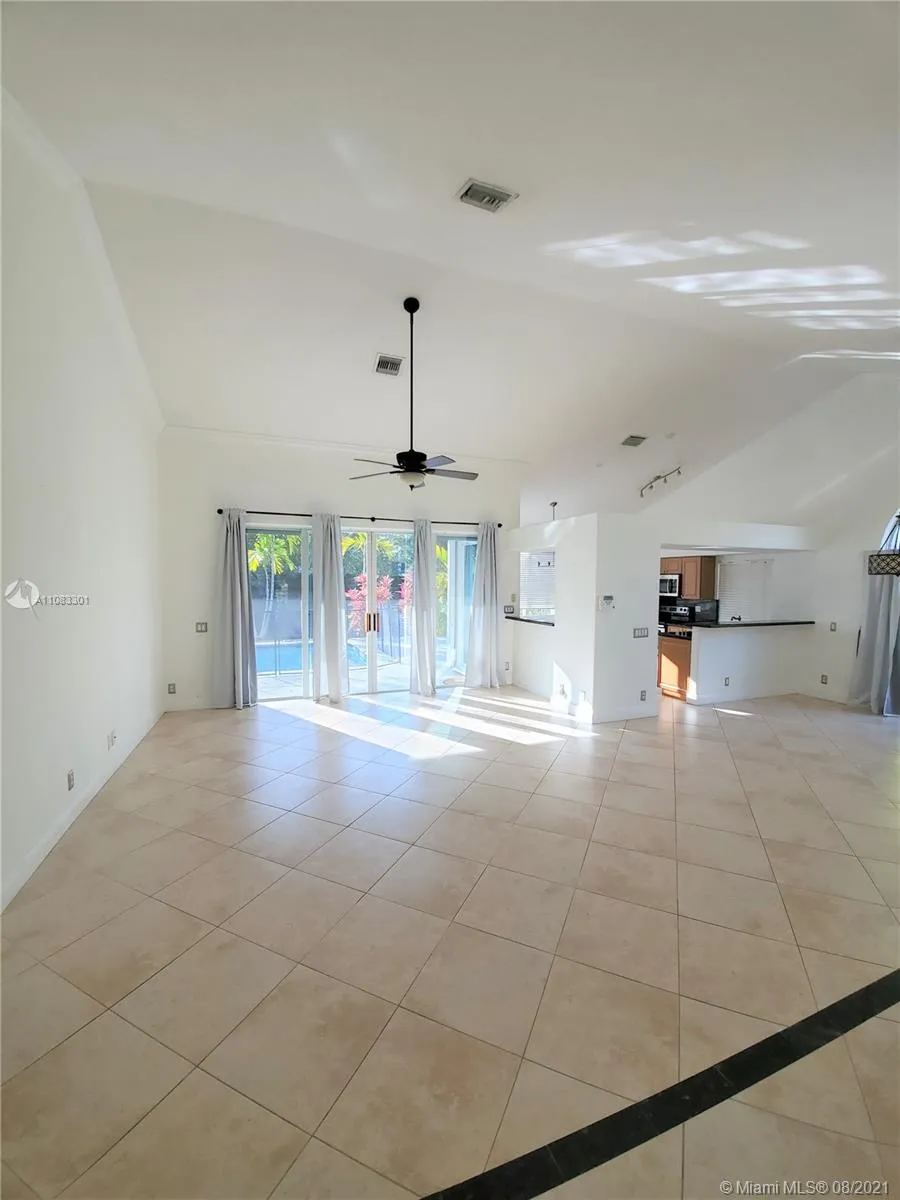 569 Spinnaker, Weston FL 33326