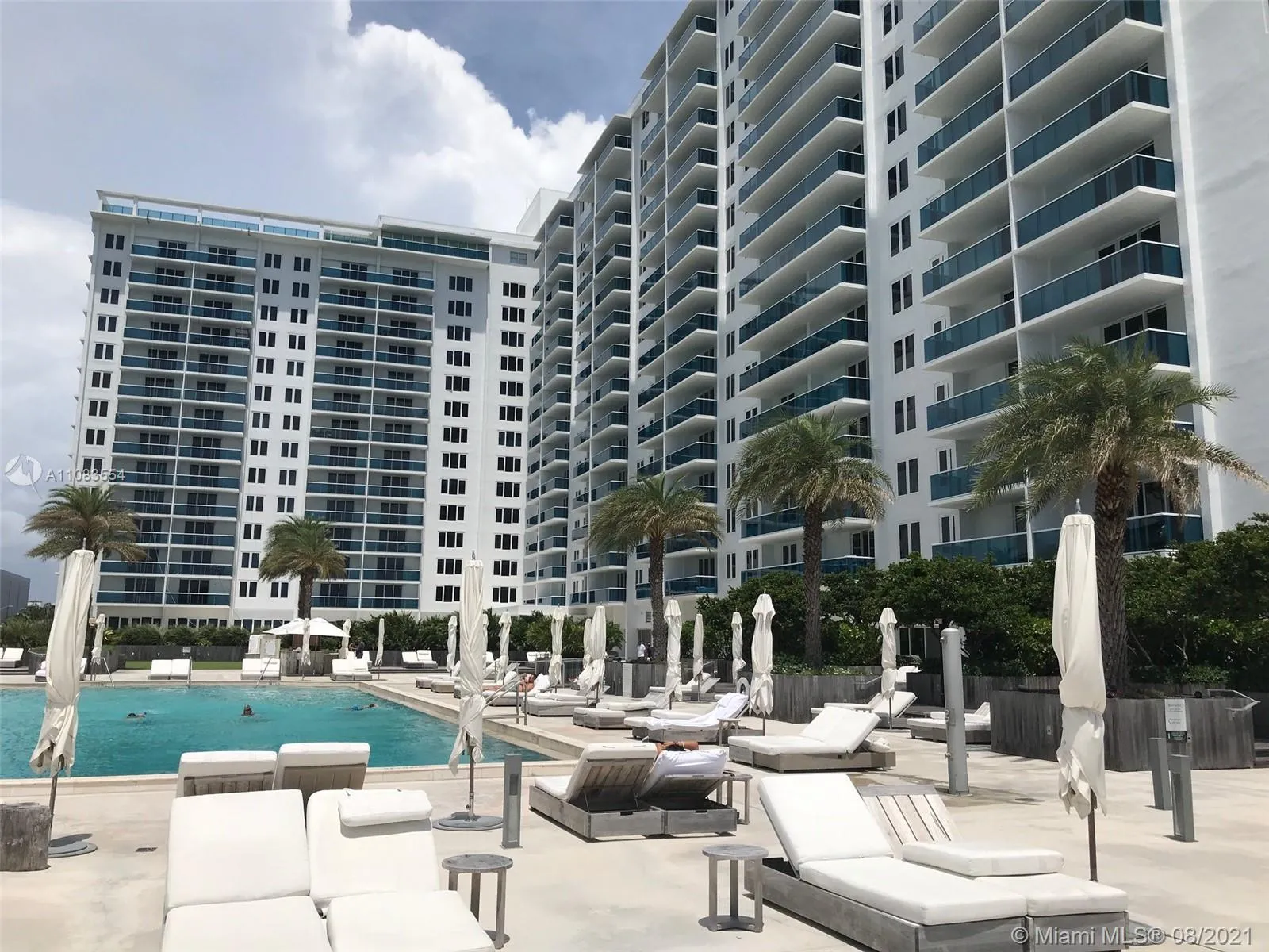 1 bedroom 1 bath for sale at 2301 Collins Ave # 628, Miami Beach FL 33139