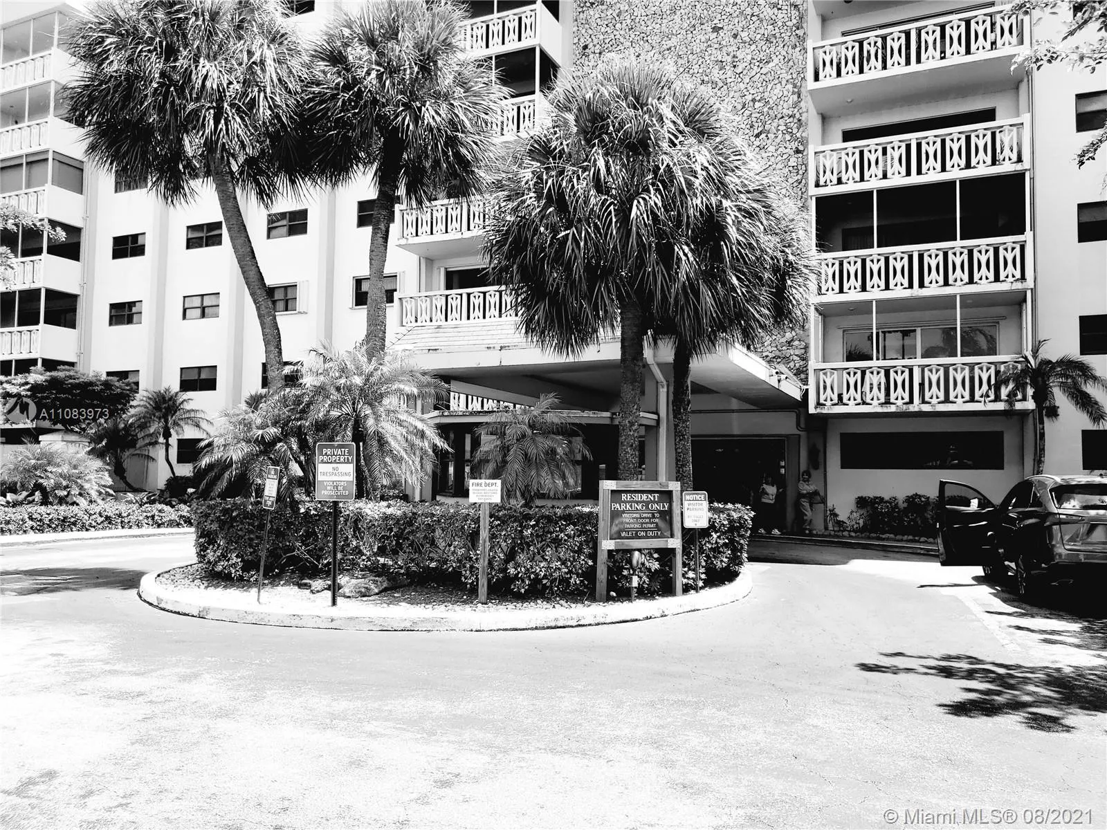 800 NE 195th St # 701, Miami FL 33179