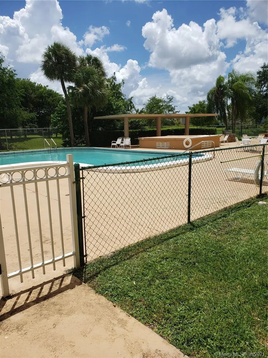 800 NE 195th St # 701, Miami FL 33179