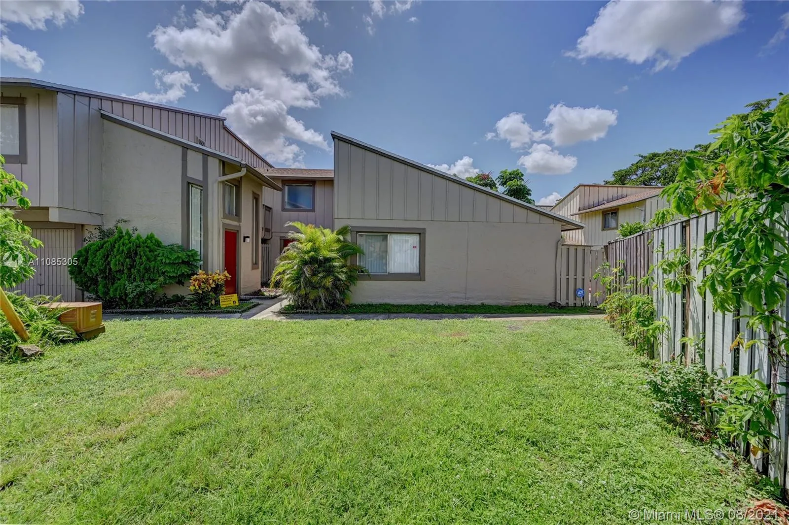 2 bedroom 2 bath for sale at 5813 NW 21st St # C, Lauderhill FL 33313