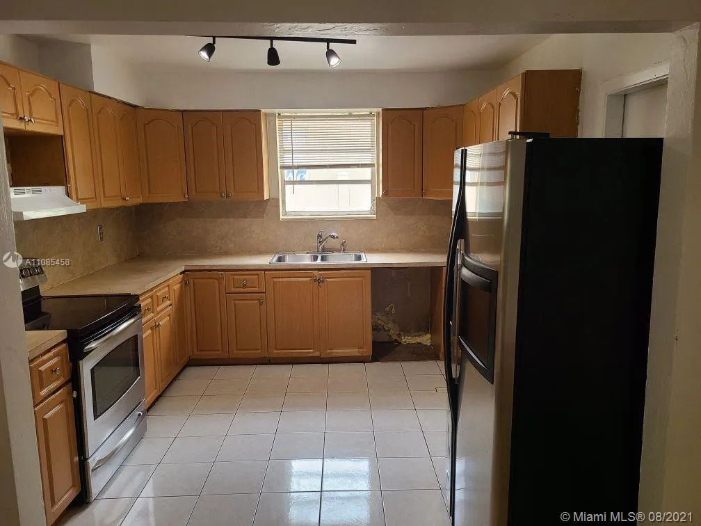 1351 NE 154th St, North Miami Beach FL 33162