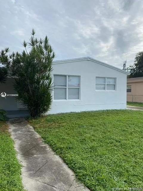3 bedroom 1 bath for sale at 4621 SW 19th St, West Park FL 33023