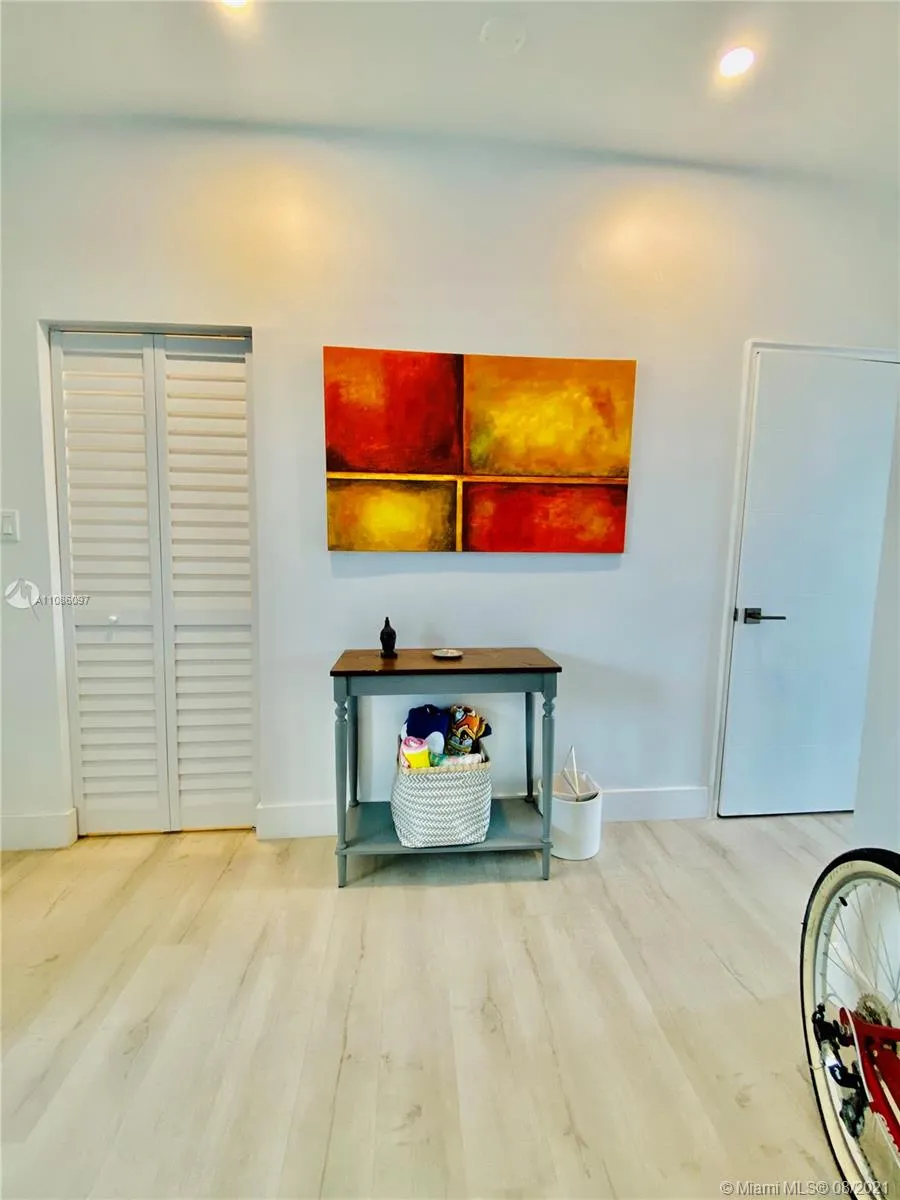 320 80th St # 7, Miami Beach FL 33141