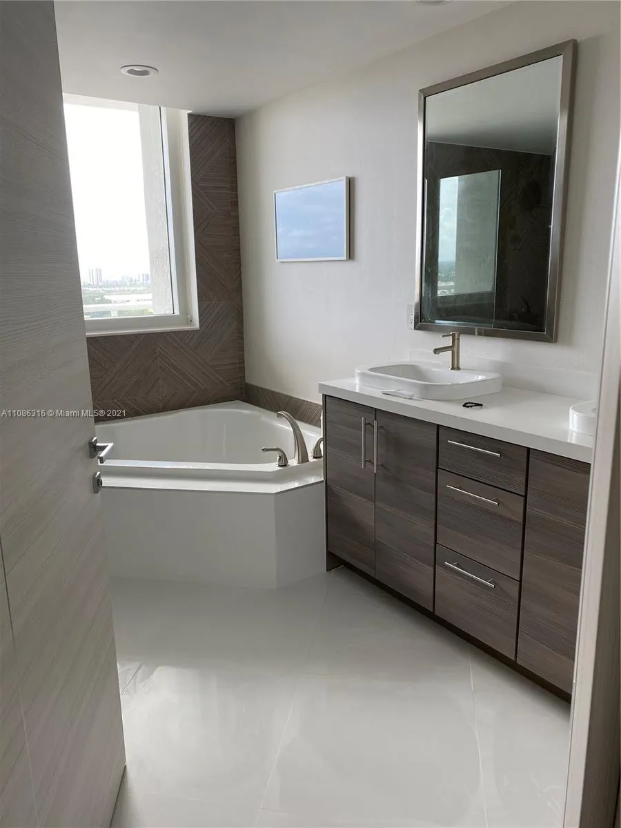 1745 E Hallandale Beach Blvd # 2407W, Hallandale Beach FL 33009