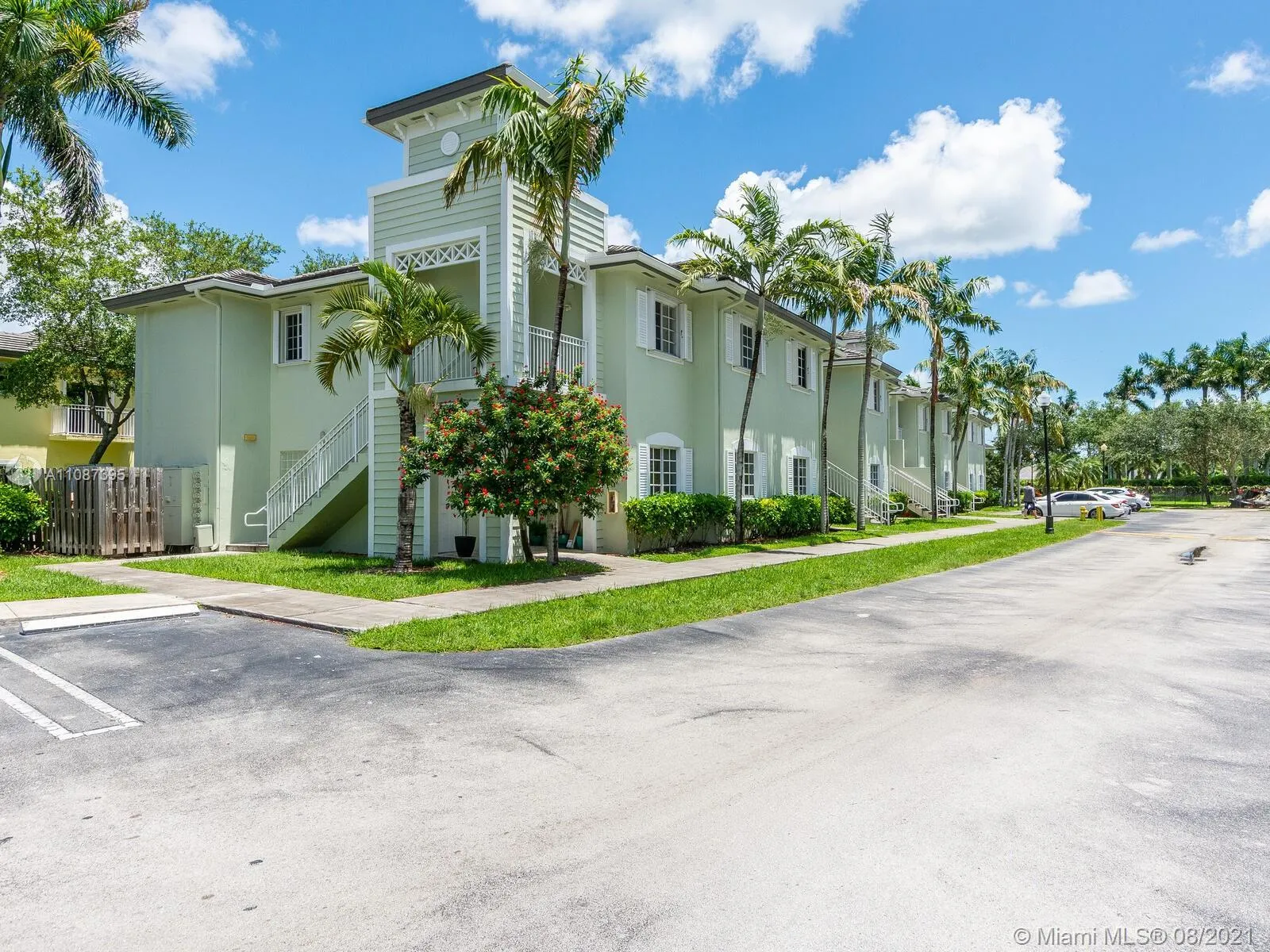 3 bedroom 2 bath for sale at 2731 NE 3rd Dr # 201, Homestead FL 33033